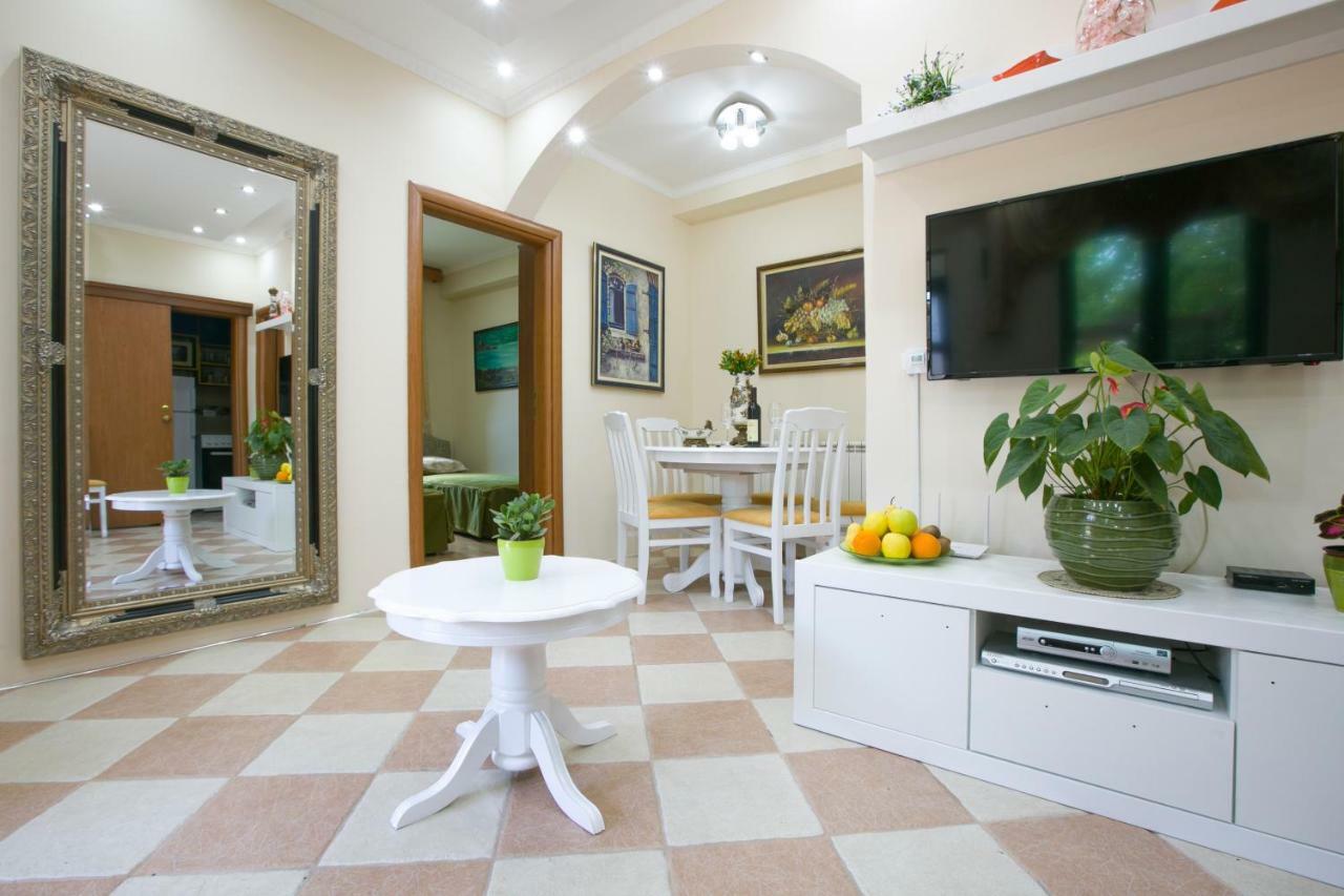 Apartments Holiday Lux Sutomore Luaran gambar