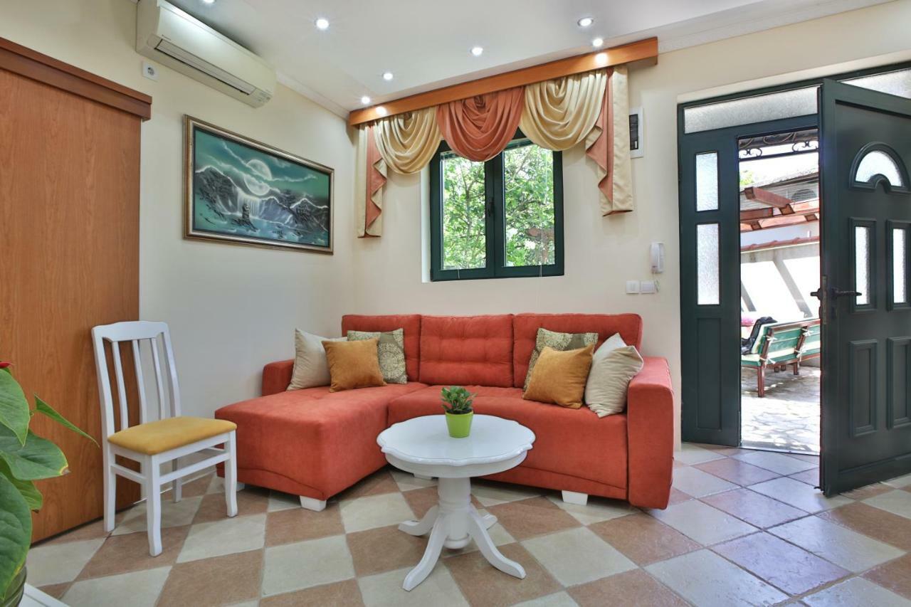 Apartments Holiday Lux Sutomore Luaran gambar