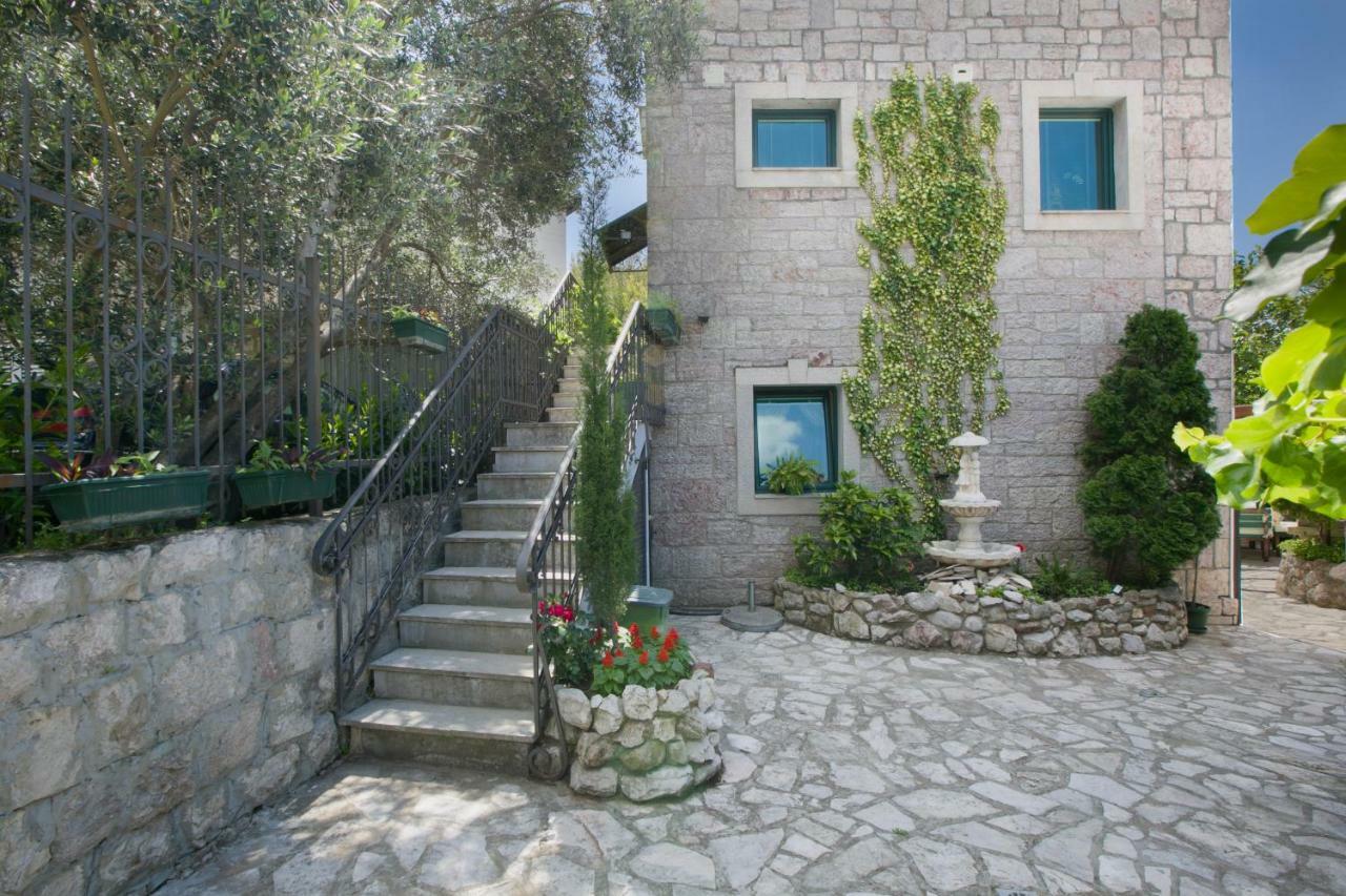 Apartments Holiday Lux Sutomore Luaran gambar