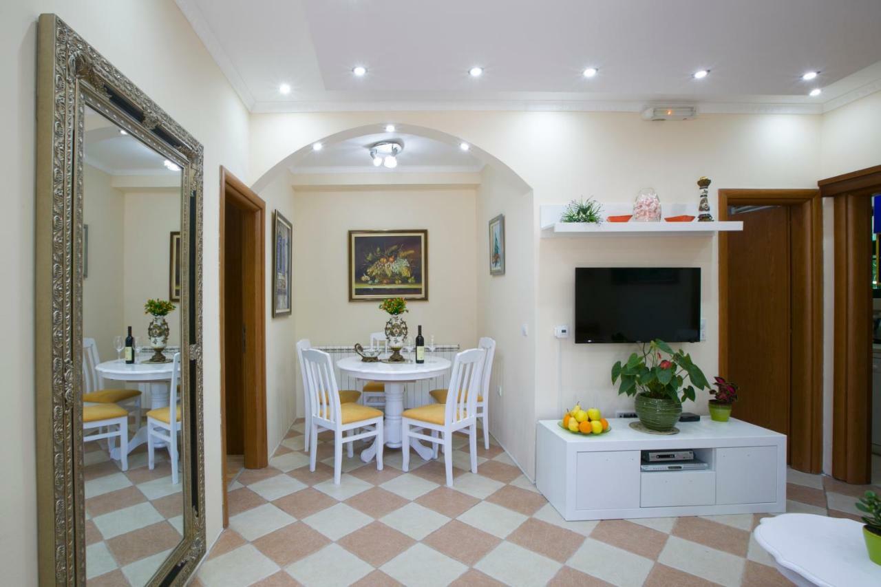 Apartments Holiday Lux Sutomore Luaran gambar