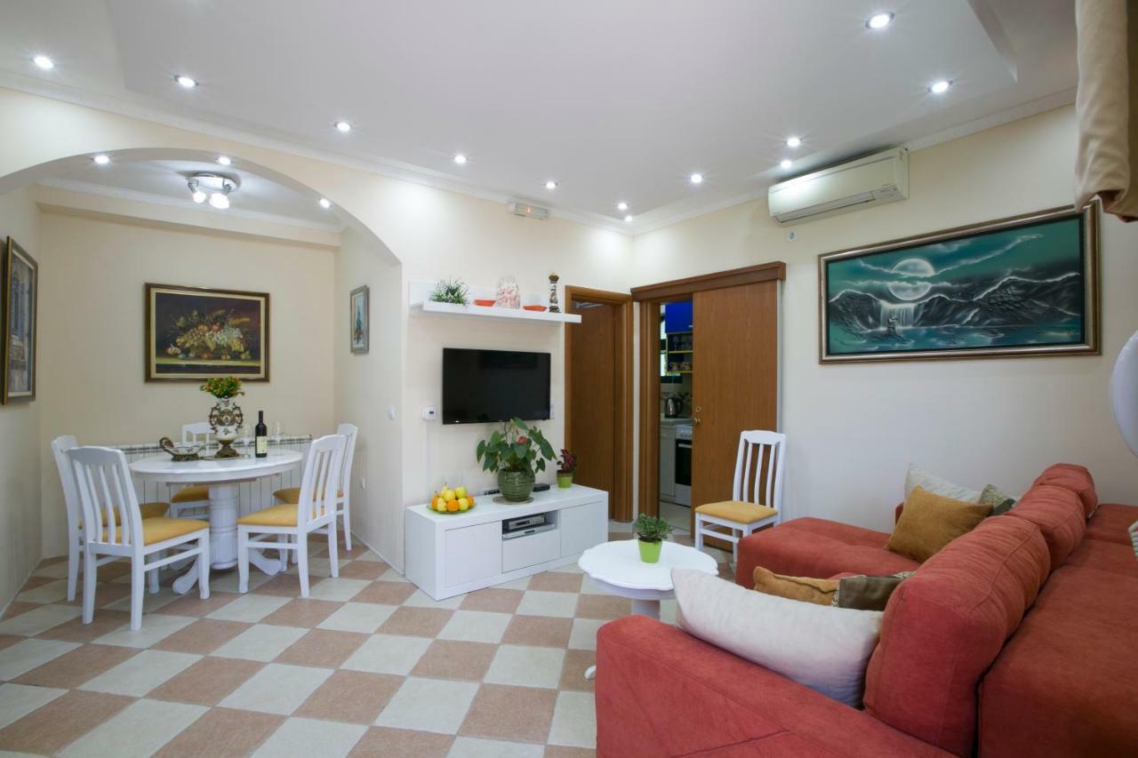 Apartments Holiday Lux Sutomore Luaran gambar